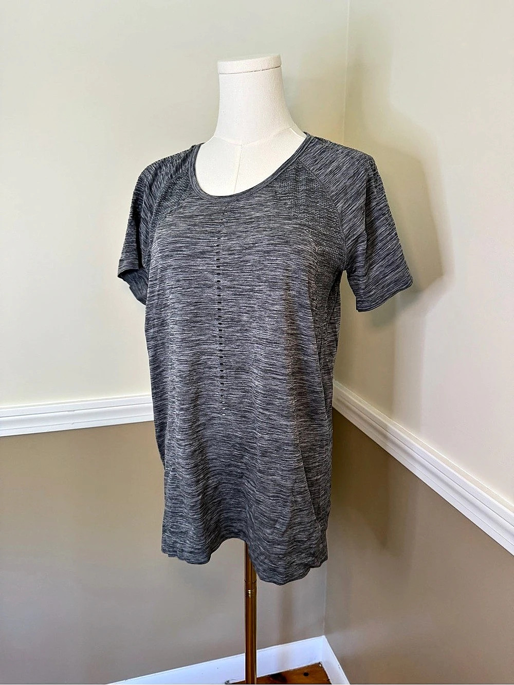 Athleta Foothill Heather Tee Short Sleeve Gray Medium